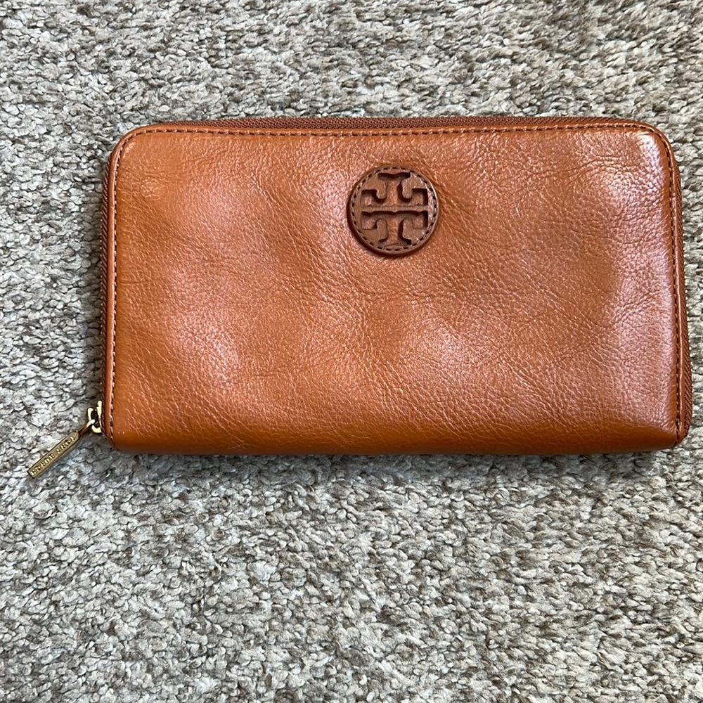 Tory Burch Large Zippered Wallet Tan Brown